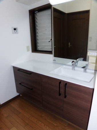 鏡は既存利用 キャビネットをTOTOエスクアにお取替え 鏡は既存利用 キャビネットをTOTOエスクアにお取替え